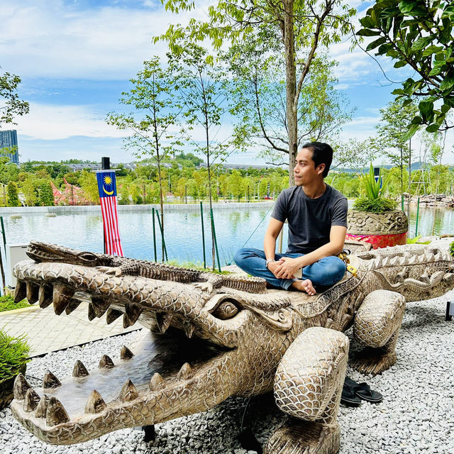 Where Retail Meets Tranquil Lakeside Living