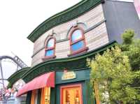 ร้านขายของ Elmo’s : Sesame Street Kid’s Store
