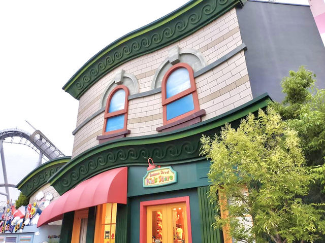 ร้านขายของ Elmo’s : Sesame Street Kid’s Store