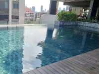 Infinity Pool สระว่ายน้ำลอยฟ้า @Skyview Hotel