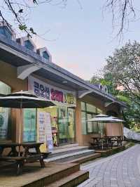 아름다운 금오산과 저수지 풍경
