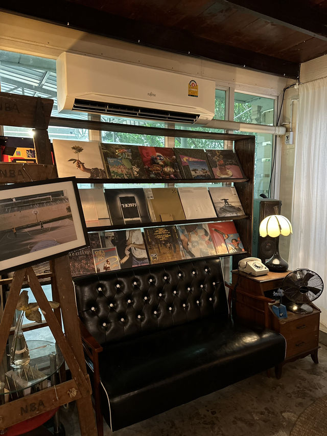 Cafe.small Talk | คาเฟ่ลับลพบุรี