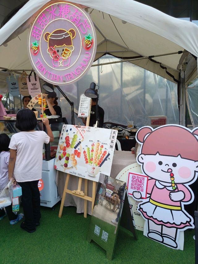 Singles' Market at Lalaport Mall: A Great Spot for Photos and Fun!