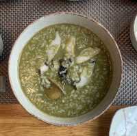 朝ご飯に抜擢の激うまアワビ粥が食べるお店"ジニアワビ粥전복죽"🤎