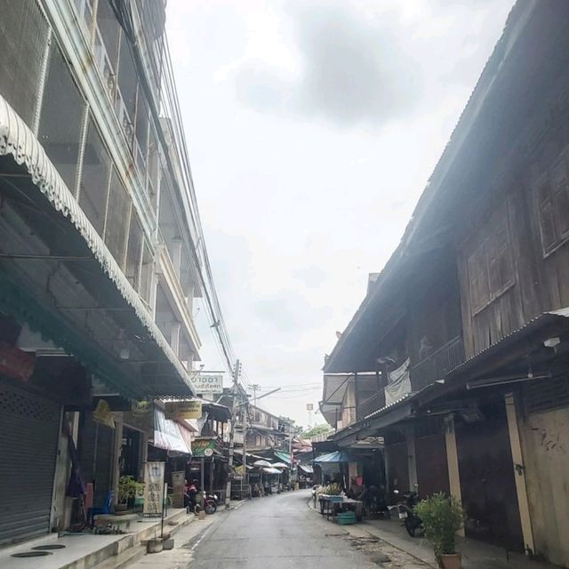 ตะลอนตลาดสามชุก ในวันธรรมดา ที่ไม่ธรรมดา