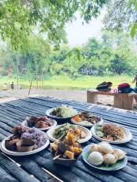 ตลาดโอ๊ะป่อย (Oh Poi Market)