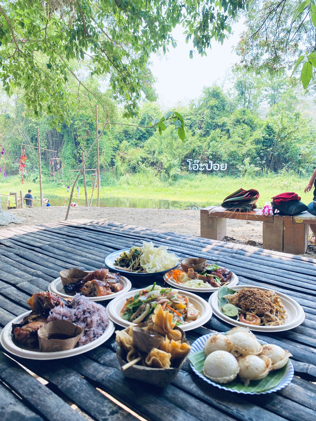 ตลาดโอ๊ะป่อย (Oh Poi Market)