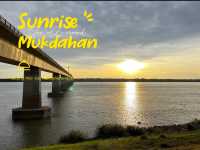 จุดชมพระอาทิตย์ขึ้น สะพานมิตรภาพไทย-ลาว มุกดาหาร