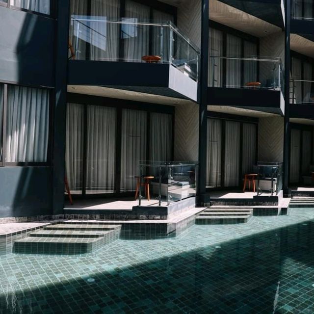 โรงแรมติดทะเล อ่าวสิเหร่ ภูเก็ต The Tide hotel