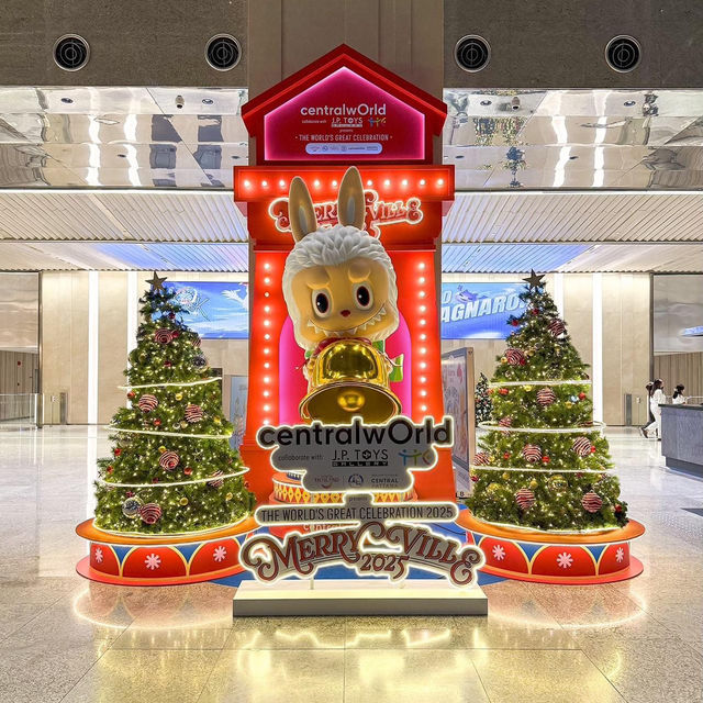 “ต้นคริสต์มาส Art Toys” 🎄  ที่สูงที่สุดในเอเชียตะ