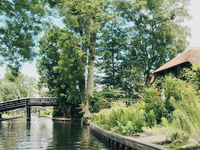 Giethoorn / #Netherlands 荷蘭旅遊 划進童話裡 羊角村讓人一秒就愛上