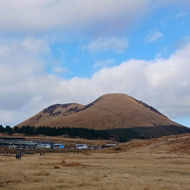 아름다운 산맥!! 살아있는 화구! 소와우유가 유명한 아소산으로 가자!⛰️