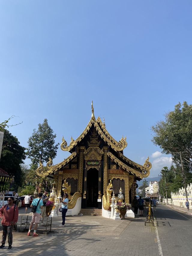 【チェンマイ観光】チェンマイの守護寺「ワット インタキン サドゥムアン」✨🏯