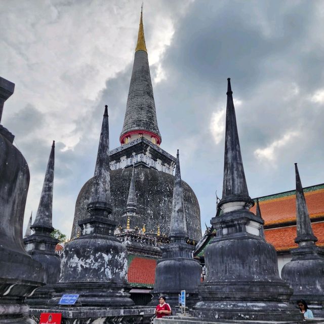 ไหว้พระที่วัดพระธาตุนครศรีธรรมราช