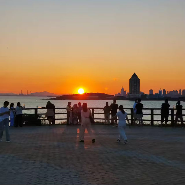 海濱公園～夕陽下的金色海洋🌊