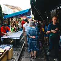 ตลาดร่มหุบ