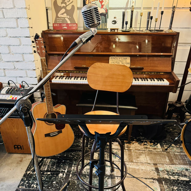Hidden Jazz Haven: Fishee Coffee’s Soulful Nights