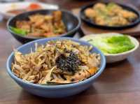 Creative fusion neighborhood cafe in OUG