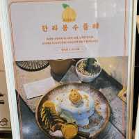 예쁜 디저트와 바다 뷰가 있는 제주도 카페 <트라이브> 🍊