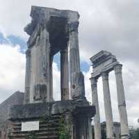 Roman Forum: Rome’s Gateway to Glory 🇮🇹