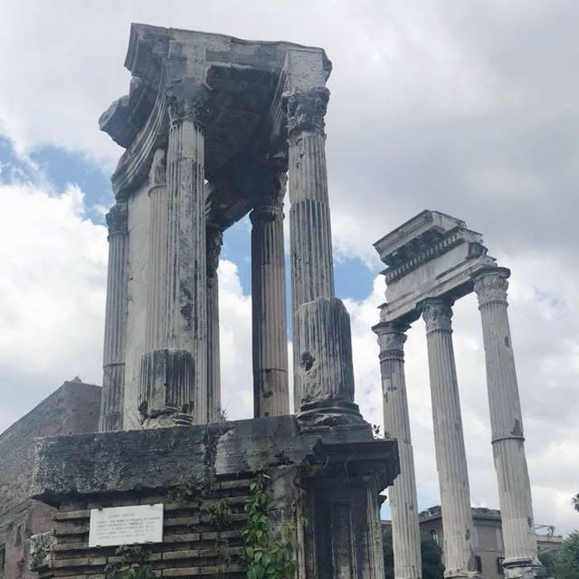 Roman Forum: Rome’s Gateway to Glory 🇮🇹
