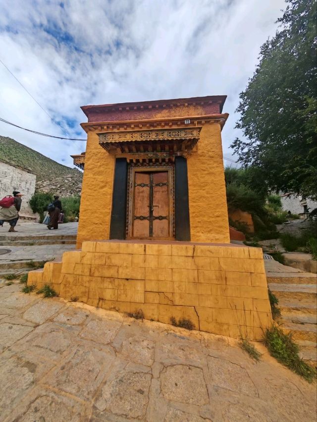 Exploring Drepung Monastery: A Glimpse into Tibet’s Spiritual Heart