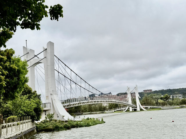 有南天宮眾神明加持及守護的龍潭大池及吊橋