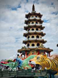 蓮池潭風景區：龍虎相伴的湖畔勝景