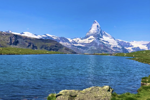 2825❣️ スイス・ツェルマット 絶景と静寂の宝庫！スイス・ツェルマットで出会うマッターホルンと湖の