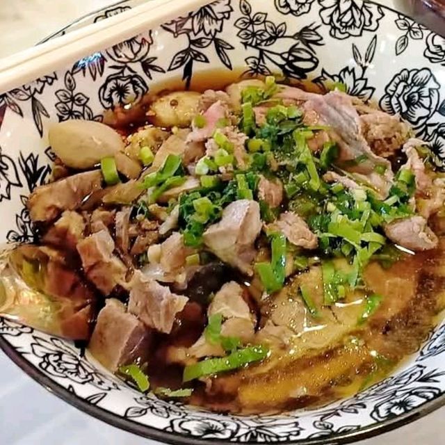 จ้าวเนื้อนวล..ก๋วยเตี๋ยวเนื้อสเต็ก สุดพรีเมี่ยม 🍜