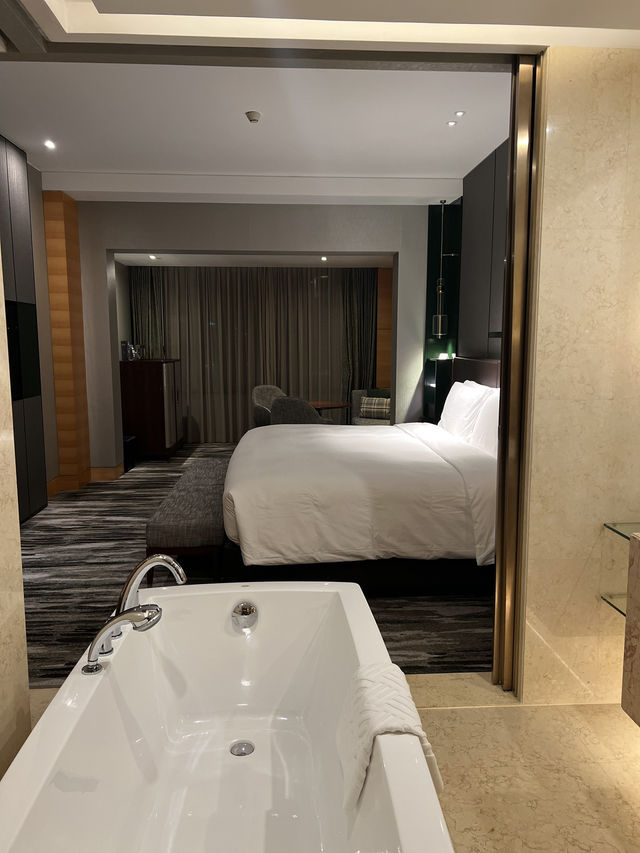 🏨 “출장이든 여행이든, 힐튼 상하이 훙차오라면 실패 없음”
