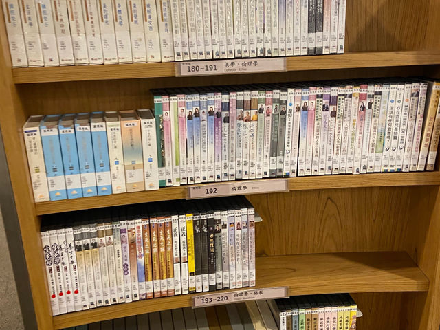  Kaohsiung Public Main Library ห้องสมุดเกาสง