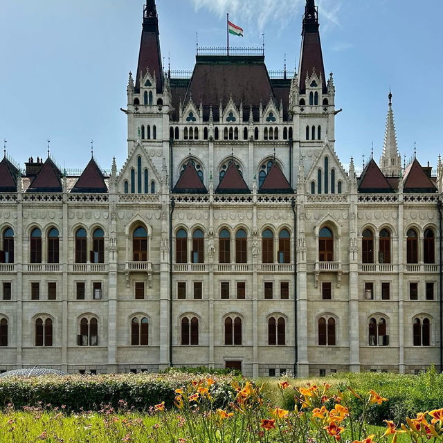 🚶‍♀️✨ "Weekend Wanderlust: A Magical City Walk Through Budapest’s Heart