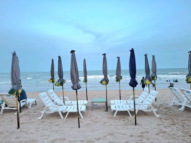 บรรยากาศริมหาดชะอำ