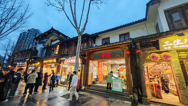 Wide and Narrow Alleys in Chengdu