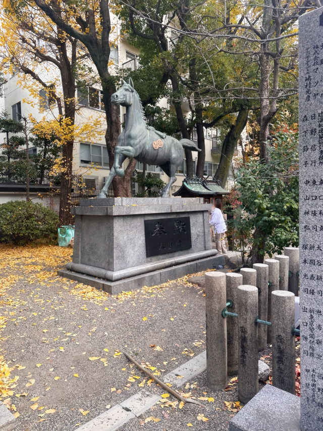 A Must-See in Osaka: The Striking Beauty of Namba Yasaka Shrine