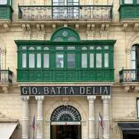Valletta's Colorful Windows: A Photographer's Walking Tour🌈📸   