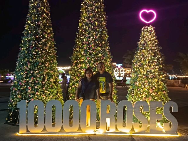 10,000 roses cafe