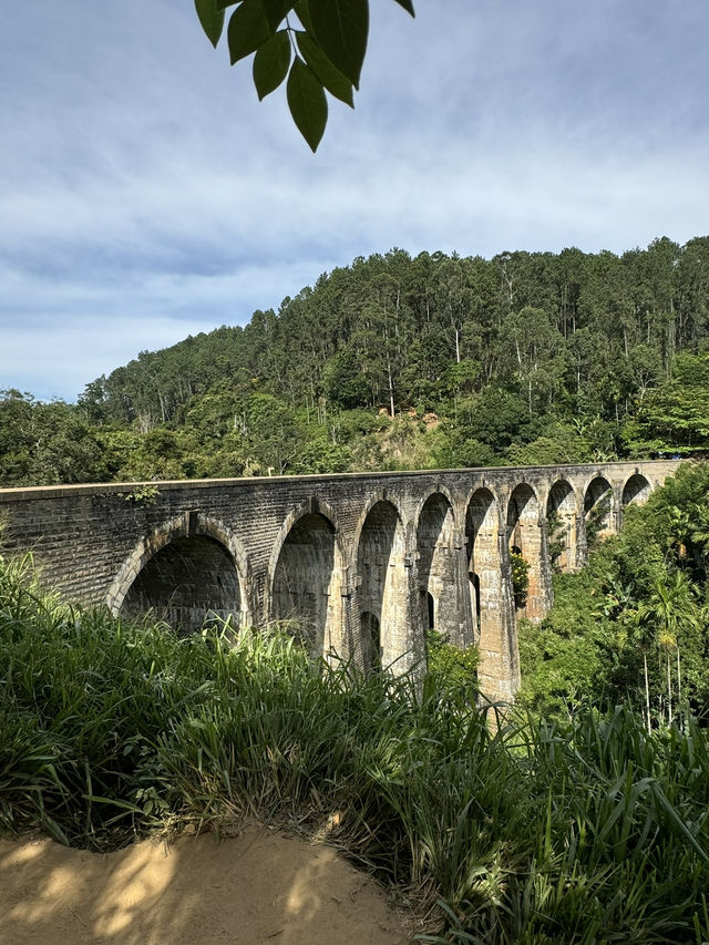 Discover the Charm of Nine Arches Bridge – Ella, Sri Lanka 