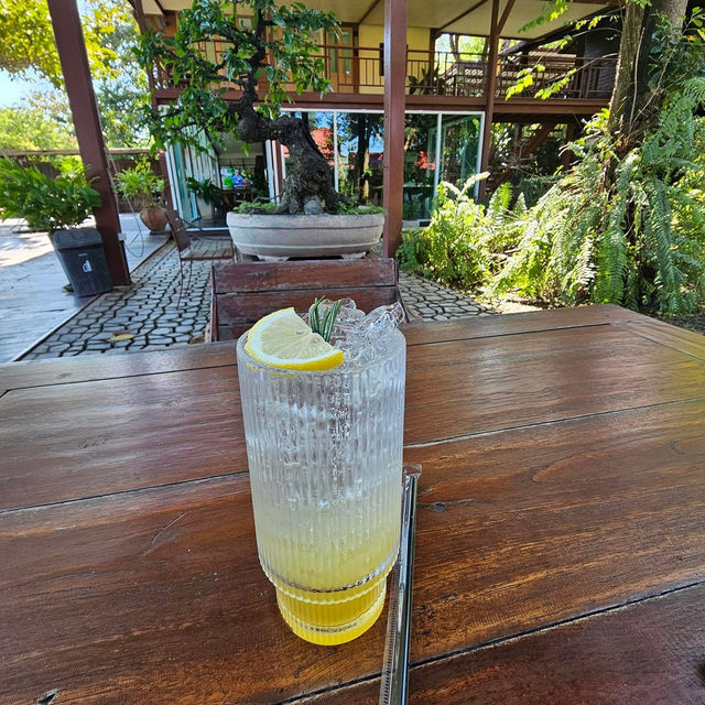 ภพ the riverside cafe 🌊🌿🍃