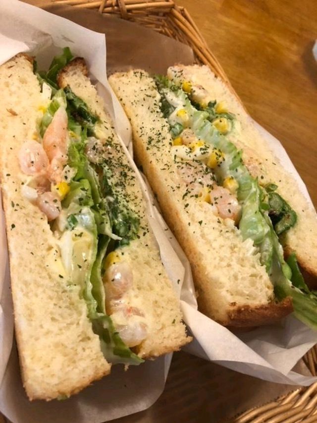 駅舎カフェで味わう、手作りパンと癒しのひととき 