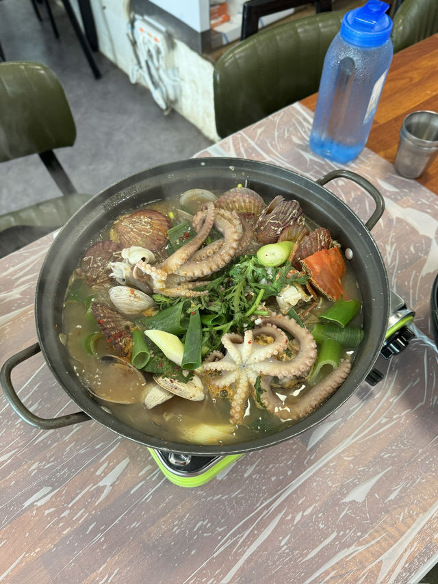 【韓国旅行】市場で味わう海の恵み！チャガルチ市場の海鮮鍋