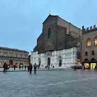 🍝🏛️ *"Bologna La Grassa: A Feast of Porticoes, Piazza & Ragù"* ✨🇮🇹