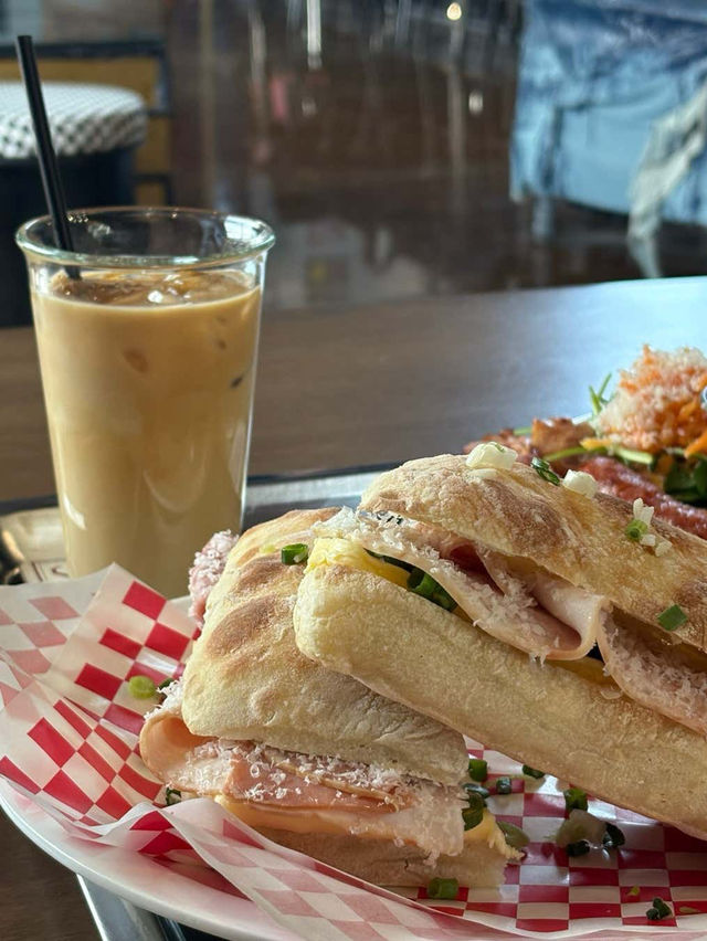 🩷🎀양양 인구해변 카페 브런치맛집 데님서프보드스