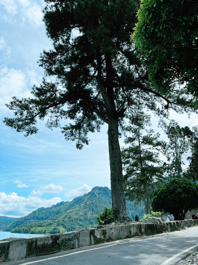 Toba Parapat Lighthouse: A Scenic Icon Above Lake Toba