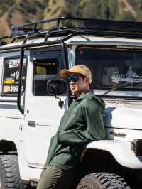 【前往 Mt. Bromo 的路上，不只是一段「交通」🚙🗻】 這趟不是單純的移動，而是一場穿越火山沙海的冒險旅程。