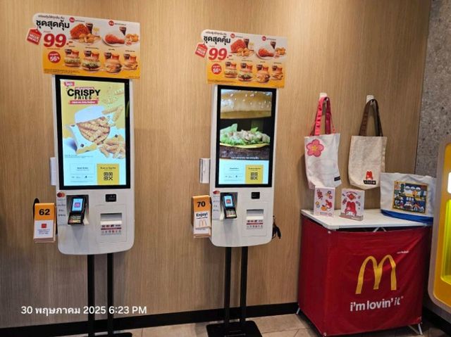 🍔🌊 "McDonald’s บางแสน – เบอร์เกอร์ไก่ริมทะเล