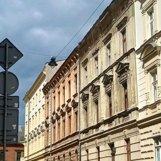 🌍✨ Krakow – Budget Travel Bliss in Poland! ✨🌍