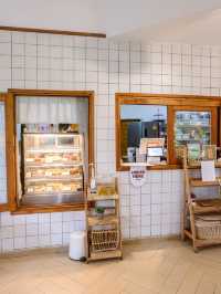 Calin Cafe คาเฟ่บ้านสีขาวในสวน ที่น่ารักมาก