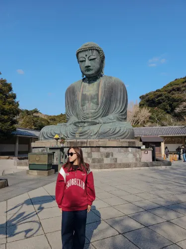 東京の街の明かりからの甘い逃避行—鎌倉での一日。
